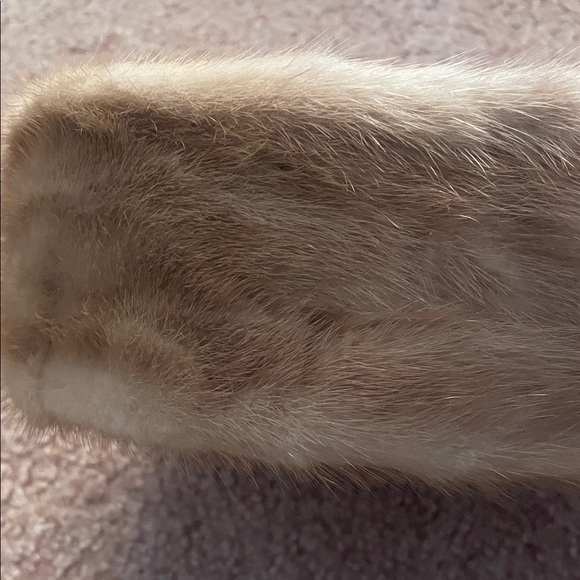 Elegant Tan Mink Fur Hat - Picture 4 of 4
